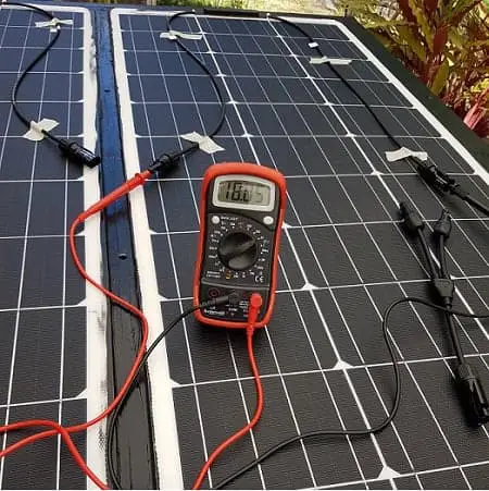 Solarmodule und Multimeter